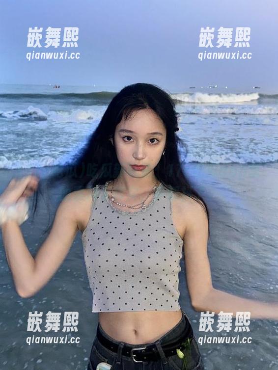 吃瓜新玩法：17c吃瓜app里的黑料太真实，手都抖了。