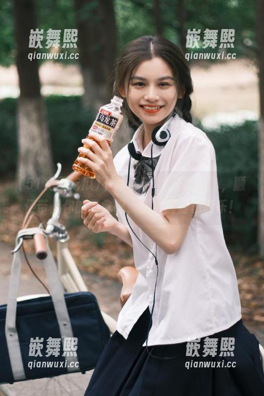 下载“51免费吃瓜”,顺便带上你的零食吧,隔着屏幕也能乐! 下载“51免费吃瓜”,顺便带上你的零食吧,隔着屏幕也能乐!