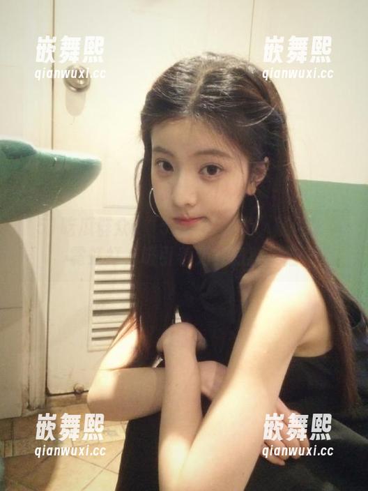 “51吃瓜群众”疑似永久霓虹灯，吸引着无数孤独夜猫