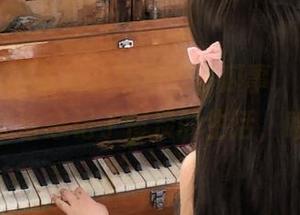 发布里藏着很多瓜事，91吃瓜让我短暂忘记了惨淡的生活，哈哈。