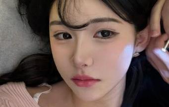 椅子不够坐，都赶着来五一吃瓜观看娜娜的瓜宴盛况！