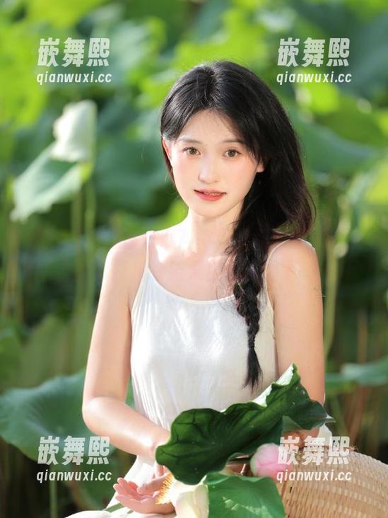 在吃瓜718苹果版，看见老友，刚想打招呼结果被瓜裹住了……