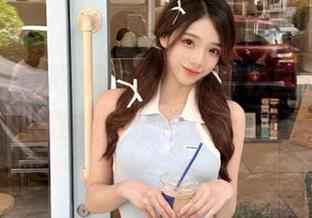 吃瓜网站：免费校园视频曝光，网红们学校也是个秀场！