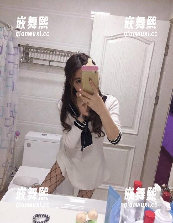 黑瓜发光了，赶快免费到吃瓜网页版报到造福你的表情包！