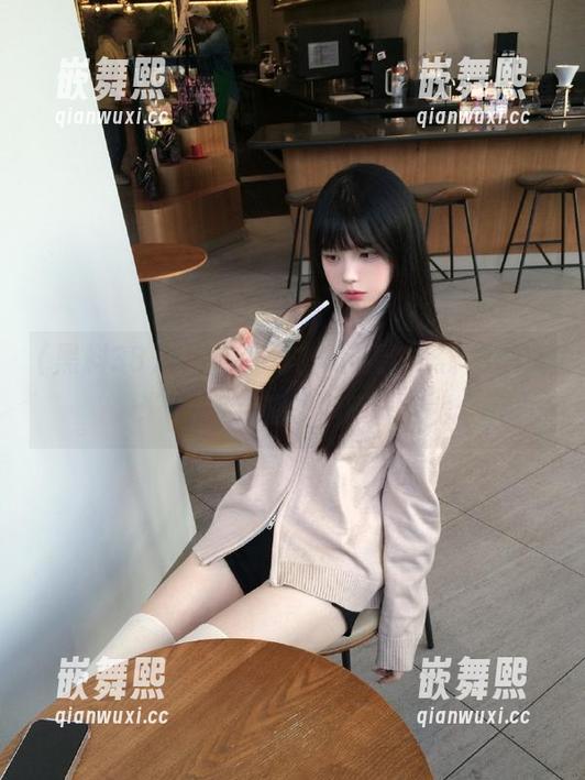 看我手一抖,观看“黑料380cc”时差点把饮料喷出来! 看我手一抖,观看“黑料380cc”时差点把饮料喷出来!