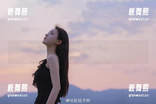黑料网在线：小心哪家后院起火，瓜吃得太溜，情绪戒备不足！